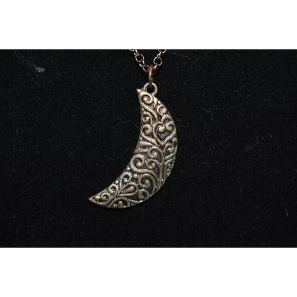 Conteporary Brass Engraved Half Moon Link Chain Charming Relaxed Necklace - Picture 2 of 3